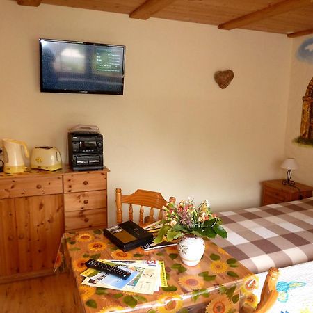 Gaestezimmer Am Maerchenbrunnen Dresden Ruang foto